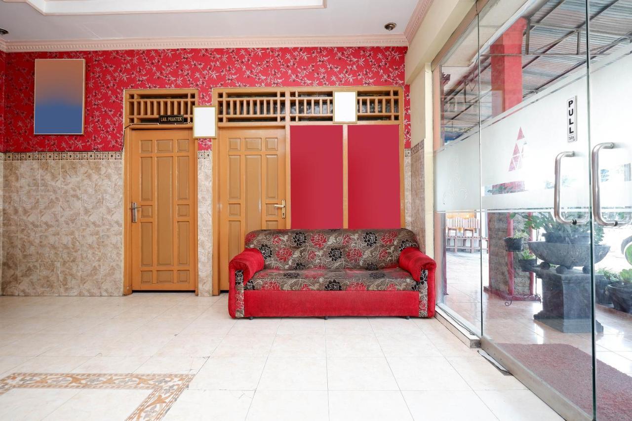 Reddoorz Near Rumah Sakit Ortopedi Dr Soeharso Solo Exterior foto